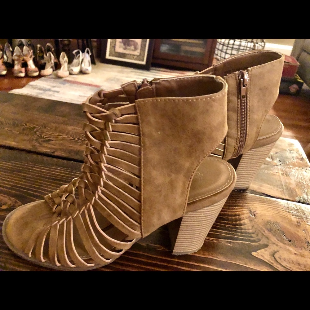 Shoes - Picture 3 of 6